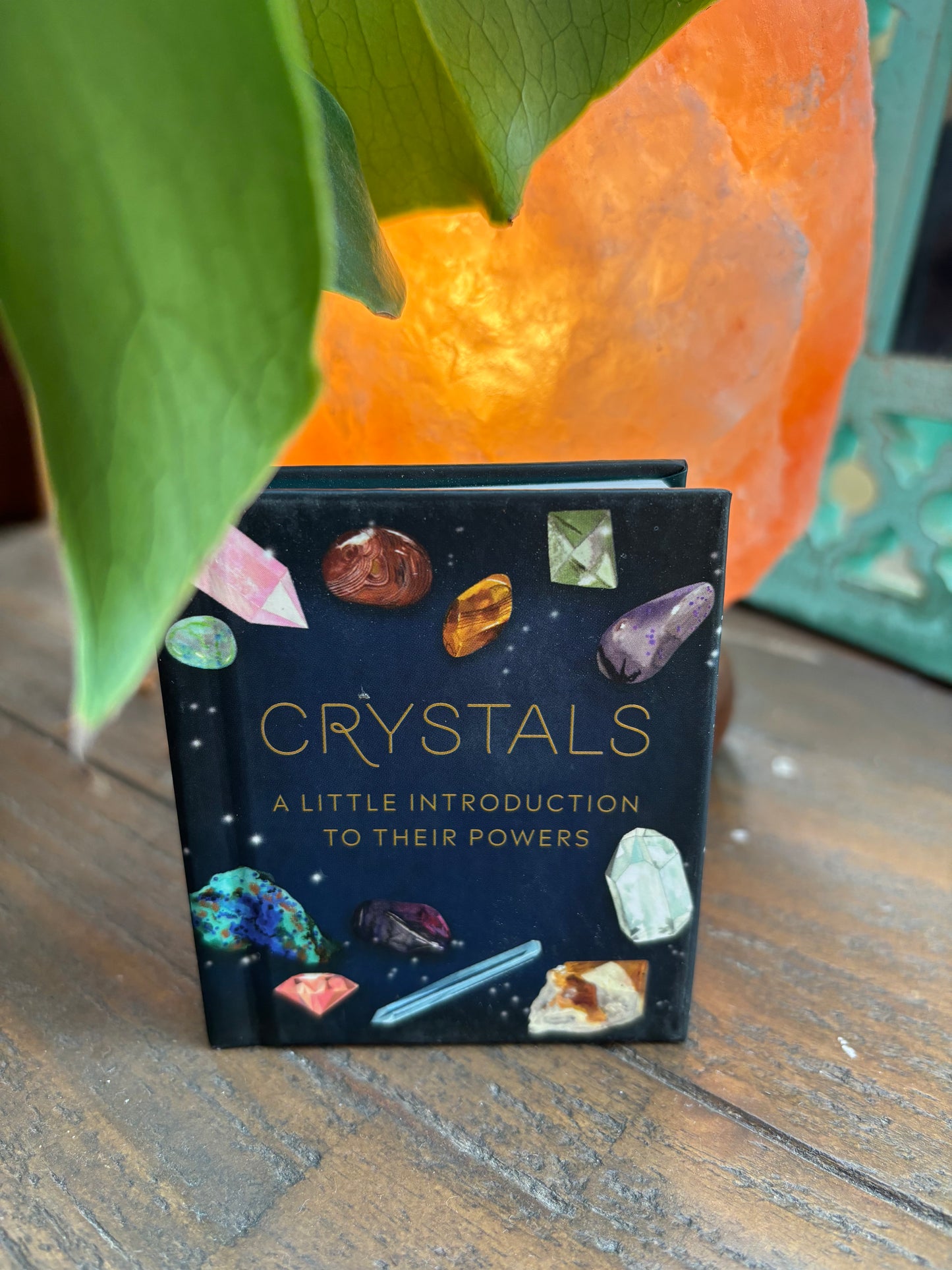 Miniature edition of: Crystals, a little introduction to their powers